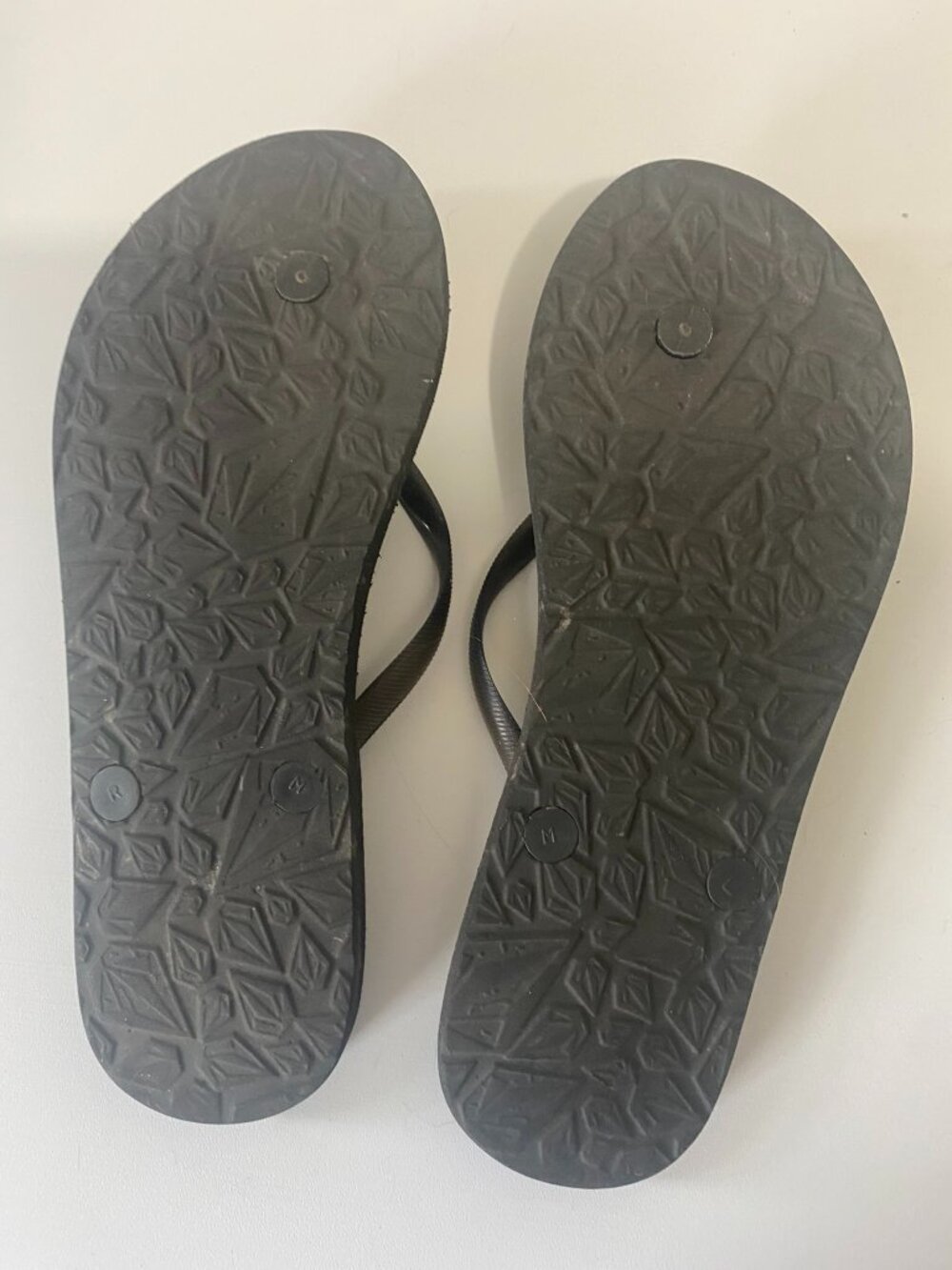 Volcom Flip-flops - Picture 2 of 3